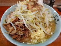 「ラーメン　750円（ニンニク、アブラ、ヤサイちょい増し）」@ラーメン富士丸 西新井大師店の写真