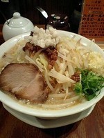 「ガツ盛りラーメン全マシ」@麺厨房ばんぶる 武蔵浦和店の写真