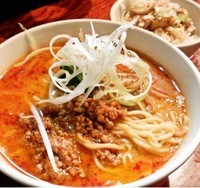 「タンタン麺(味噌)＋ミニ厚切りチャーシュー丼」@自然洞 麺舗の写真
