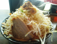 「どて辛らーめん・麺普通・ヤサイオオメ【780円】」@どてちんIIの写真