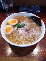 「自然洞ラーメン（白）＋背脂＋味付玉子」@自然洞 麺舗の写真