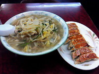 「たんめん￥735＋ぎょうざ8ケ￥450」@三幸苑 港南台店の写真