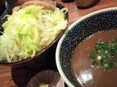 「つけ麺（野菜多め・ニンニク別皿）」@ラーメン燈郎の写真