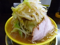 「ドカ盛りラーメン ￥650＋(麺大盛り￥100＋野菜増し)」@俺のドカ麺 本店の写真