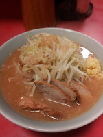 「普通盛り（麺少なめ）、野菜、アブラ、ニンニク、ビール」@ラーメン二郎 歌舞伎町店の写真