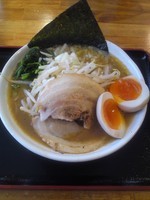 「超濃厚とんこつ、日替わりまかない丼（６８０＋１００円）」@麺屋 小町の写真