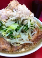 「小ラーメン豚入（750円）ヤサイ×2ニンニクアブラ」@ラーメン二郎 中山駅前店の写真