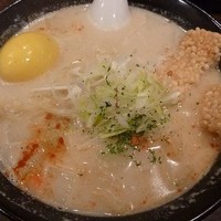 「クリームしおそば（黄金たまごトッピング）」@焙煎汐蕎麦処 金字塔の写真