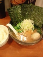 「鐙らぁめん（690円）、煮卵（100円）、海苔（100円）」@麺や 鐙 大和店の写真