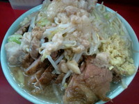 「小豚Ｗラーメン ショウガ アブラ ニンニク少し」@ラーメン二郎 中山駅前店の写真