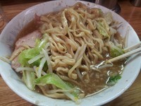 「小ラーメン豚入り＋ニンニク」@ラーメン二郎 赤羽店の写真
