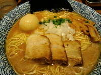 「特製醤油煮干しそば900円＋大盛り100円＝1000円」@らーめん 稲垣 ラーメン燈郎店の写真