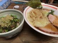 「ワンタン麺（850円）＋そぼろ丼（200円）」@青竹平打ち中華そば 麺壱吉兆の写真