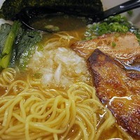 「九十九里産特上煮干と錦爽鶏のらーめん+フォアグラのソテー」@三代目麺処 「まるは」極 船橋店の写真