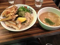 「濃厚鶏魚介醤油つけ麺肉盛り 1000円」@二丁目 つけめん GACHIの写真