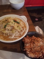 「鷹の爪ラーメン、メガ唐、ニンニク」@旨辛ラーメン 表裏の写真