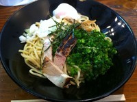 「油そば 醤油 大盛240g (650円) (+温泉玉子、ねぎ」@麺や 克の写真