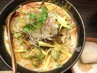 「黄坦々麺＋大盛　「840円＋ﾗﾝﾁｻｰﾋﾞｽ」」@熱烈タンタン麺 五味五香の写真