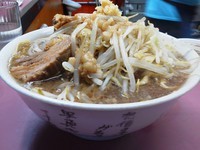 「ラーメン（ヤサイニンニクアブラ）￥700」@ラーメン荘 おもしろい方への写真