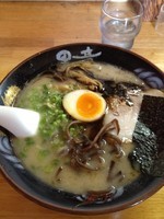 「黒竜とんこつラーメン（500円）」@とんこつらーめん 黒竜の写真