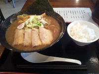 「焼き干し肉そば 大盛(880円)+ご飯(100円)」@頂上和風そば 浜の麺バカの写真