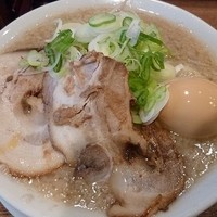 「醤油らーめん味玉」@こってりラーメン剛田の写真