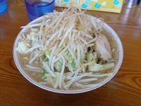 「ラーメン　700円　野菜　にんにく」@らーめん ◯八の写真