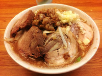 「小豚　ニンニク」@ラーメン荘 夢を語れの写真