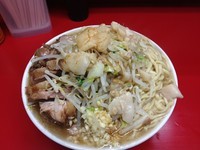 「大ラーメン豚入り　麺固めニンニクアブラカラメ」@ラーメン二郎 中山駅前店の写真