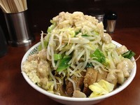「小ラーメン豚入り　ヤサイマシニンニク多めアブラカラメ」@ラーメン二郎 めじろ台法政大学前店の写真