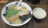 「塩ラーメン＋味玉（サービス半ライス）」@ラーメン食堂 粋な一生の写真