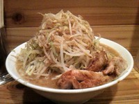 「大ラーメン　ニンニク　野菜増し増し」@ラーメン神豚 関東学院前店の写真