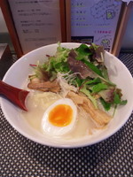 「鶏白湯ラーメン（塩）」@Fine Tuned Ramen with Music Bee Hiveの写真