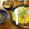 かつおつけ麺（800円）＋角煮丼小（300円）