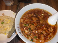 「マーボー麺＋半炒飯（５７７円）ランチメニュー１０番」@中華料理 谷記 錦糸町南口店の写真