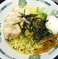 「汁なしラーメン　￥５４０」@日高屋 新宿三丁目店の写真