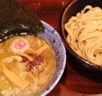 「つけ麺750円 変り麺（焙煎全粒平打麺）」@つけ麺 紅葉の写真