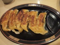 「ぴり辛餃子200円(割引券で人数分無料)」@ラーメン横綱 千葉ニュータウン店の写真