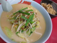 「【期間限定】春だ! 野菜とんこつラーメン￥７８０」@ラーメン山岡家 足利店の写真