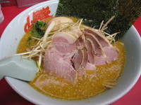 「特製味噌ネギチャーシューメン￥1,030+背脂￥100+味付け卵」@ラーメン山岡家 足利店の写真