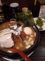 「特製煮干しラーメン、濃い目、油多め、ライス」@すごい煮干ラーメン凪 渋谷東口店の写真