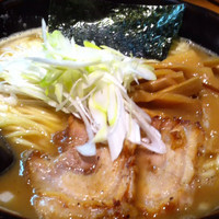 「濃厚ラーメン+大盛り+炙り丼」@麺屋 炙りの写真