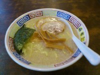 「とんこつ塩ラーメン 700円」@麻布ラーメン 芝浦店の写真