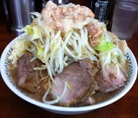 「小ラーメン豚入り（800円）ヤサイニンニクアブラ」@ラーメン二郎 めじろ台法政大学前店の写真