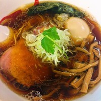 「しょうゆらーめん+味玉」@燵家製麺の写真