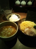 「つけめん並盛＋少ライスサービス 750円」@麺家 ぶらいとんの写真