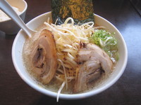 「醤油ラーメン（大盛）+ねぎ」@らーめん香月 三軒茶屋店の写真