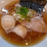 「煮干しラーメン（味玉トッピング）」@Japanese Soba Noodles 蔦の写真