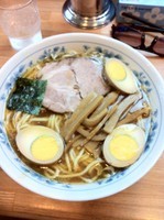 「らーめん中盛り＋煮玉子　730円」@麺屋ごとうの写真