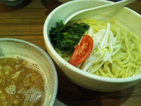 「【5月の限定】トマトつけ麺（中盛270gアッサリ）太麺ver」@中華そば 伝堂の写真